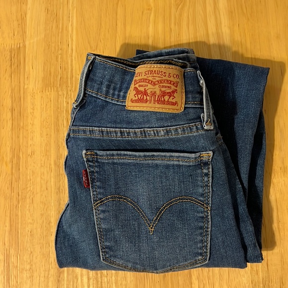 710 Super Skinny Levi’s - Picture 2 of 5